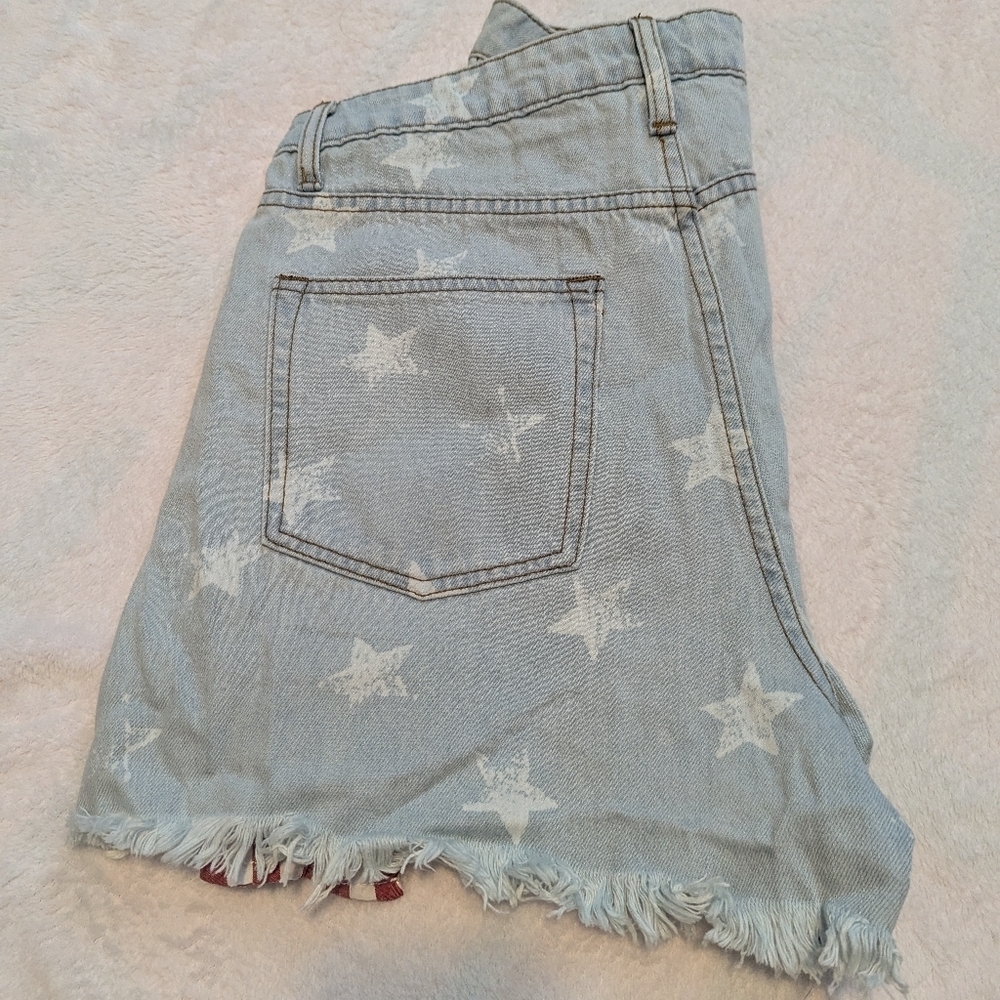Easel Light Blue Star Patterned Jean Shorts Size Large - Picture 2 of 5